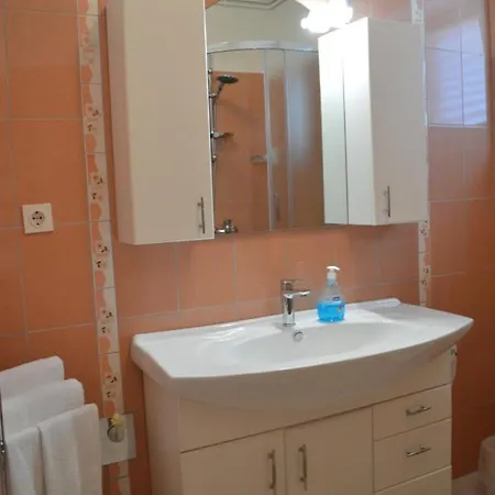 Rooms & Apartments Kvasic Krk Town Zewnętrze zdjęcie