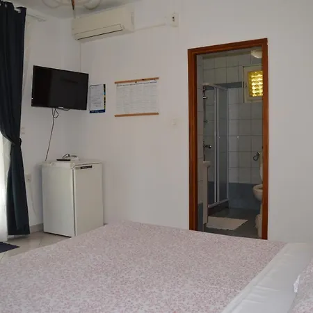 Rooms & Apartments Kvasic Krk Town Zewnętrze zdjęcie