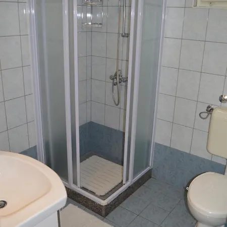 Rooms & Apartments Kvasic Krk Town Zewnętrze zdjęcie