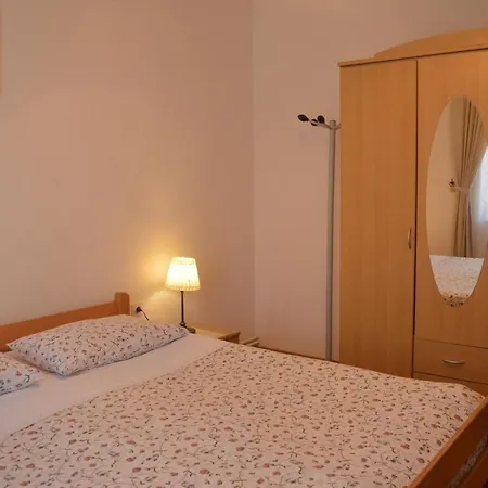 Rooms & Apartments Kvasic Krk Town Zewnętrze zdjęcie