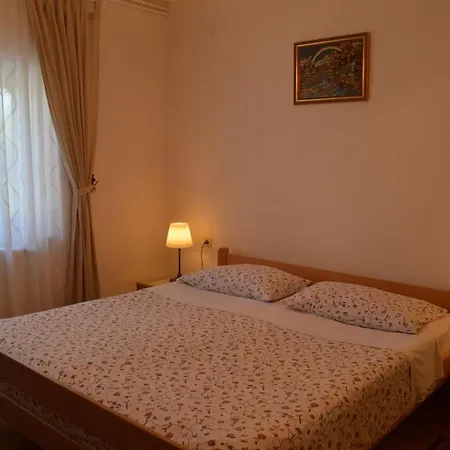 Rooms & Apartments Kvasic Krk Town Zewnętrze zdjęcie