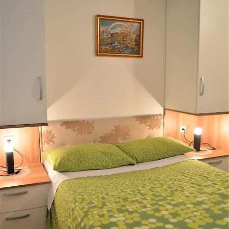 Rooms & Apartments Kvasic Krk Town Zewnętrze zdjęcie